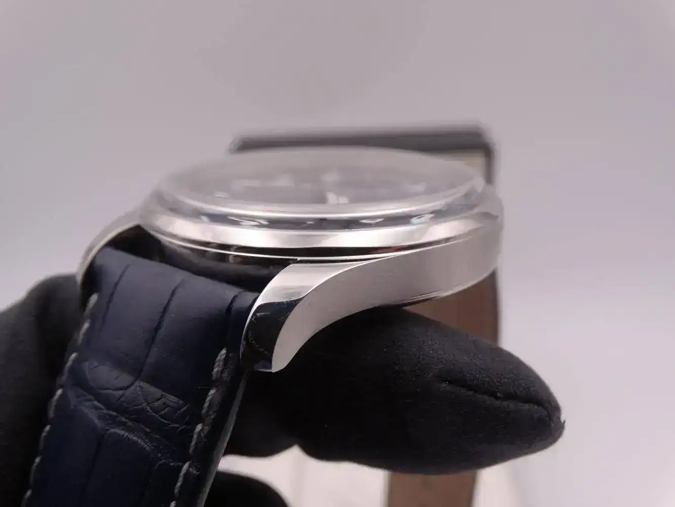 Montblanc 1858 hand wind small second 6560.webp