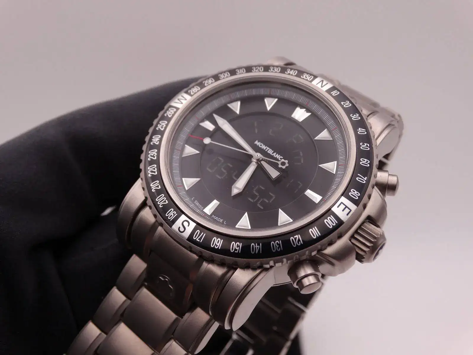 Montblanc Sport Ana-Digi Titanium 02762.webp