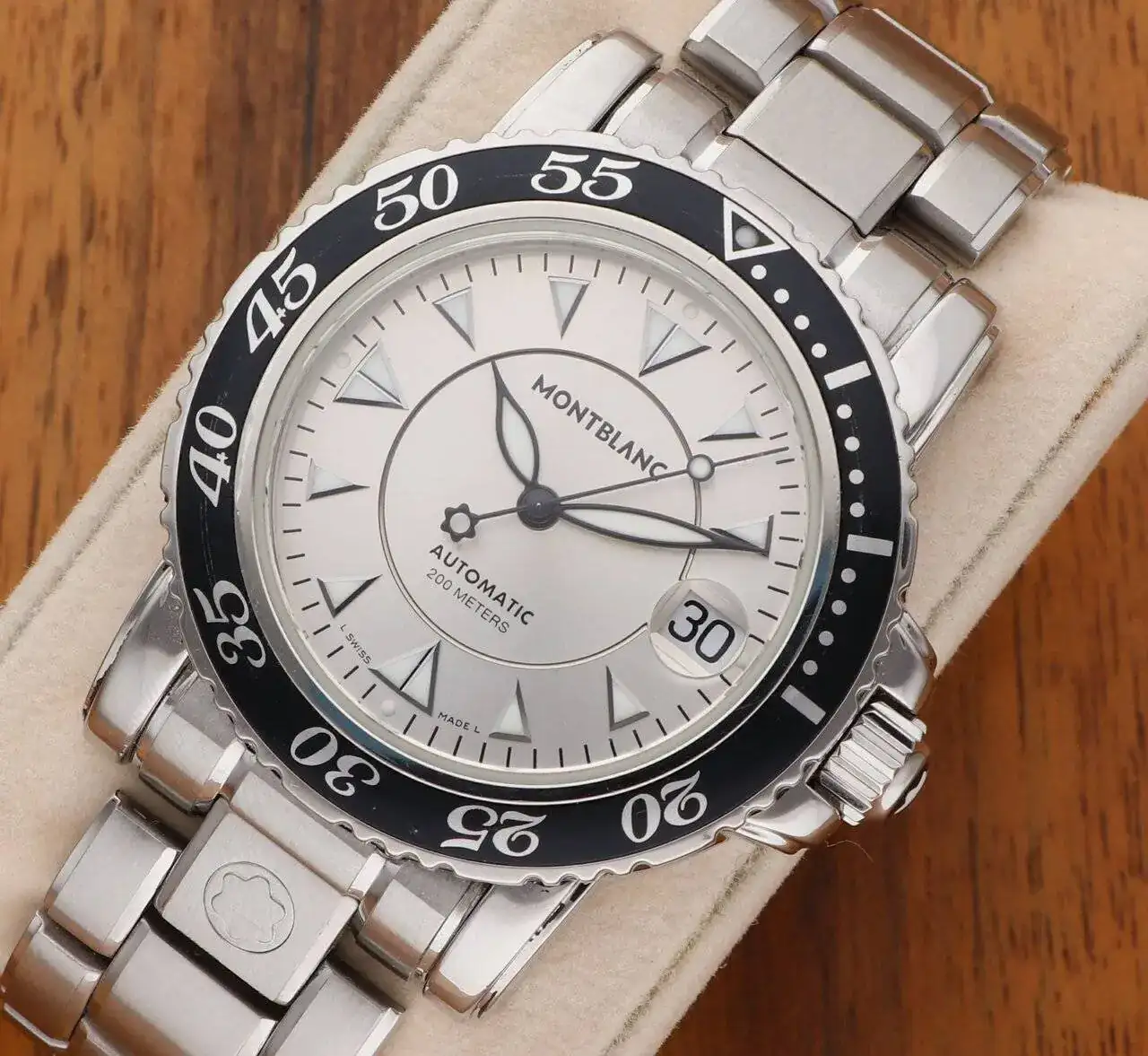 Montblanc-Sport-Taucheruhr-Diver-7035_Titelbild.jpg