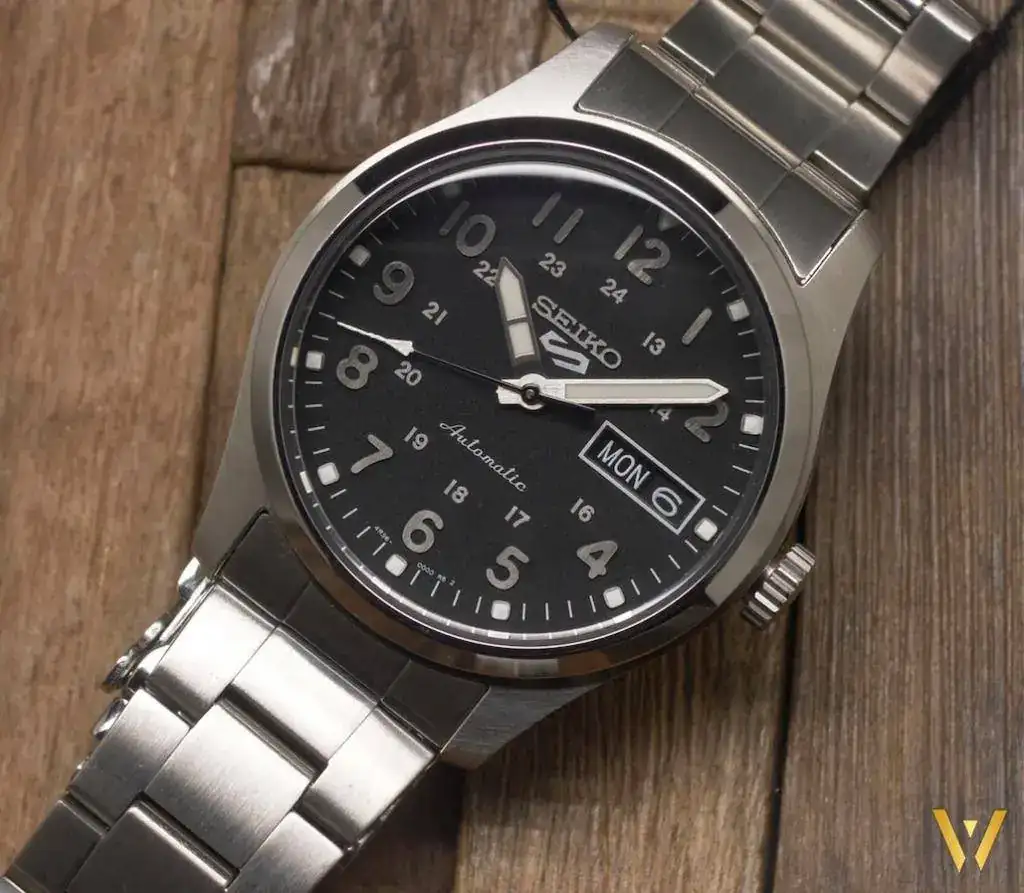 montre-abordable-seiko-5-midfield-SRPJ81K1-1024x893.webp