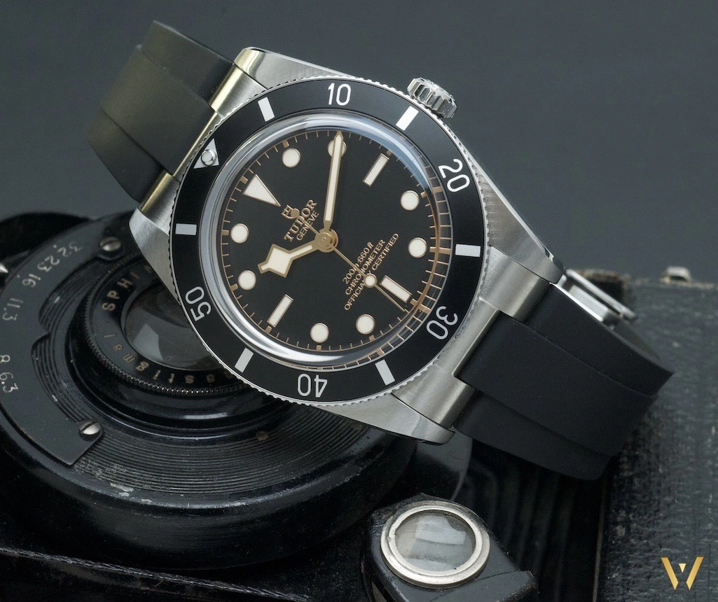 montre-de-plongee-tudor-black-bay-54.webp