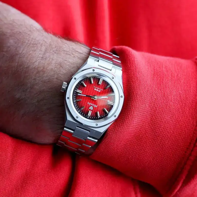 montre-f77-smoked-red-nivada-x-ocarat-limited-edition-nivada-grenchen (2).webp