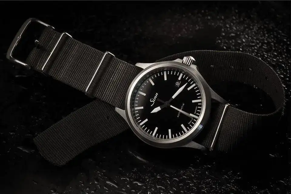 Montre-Sinn-556-12.webp