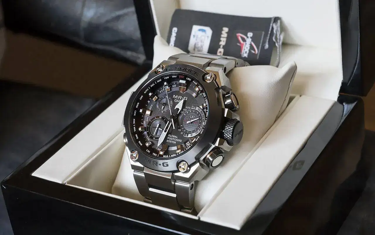 MR-G en estuche 1.jpg