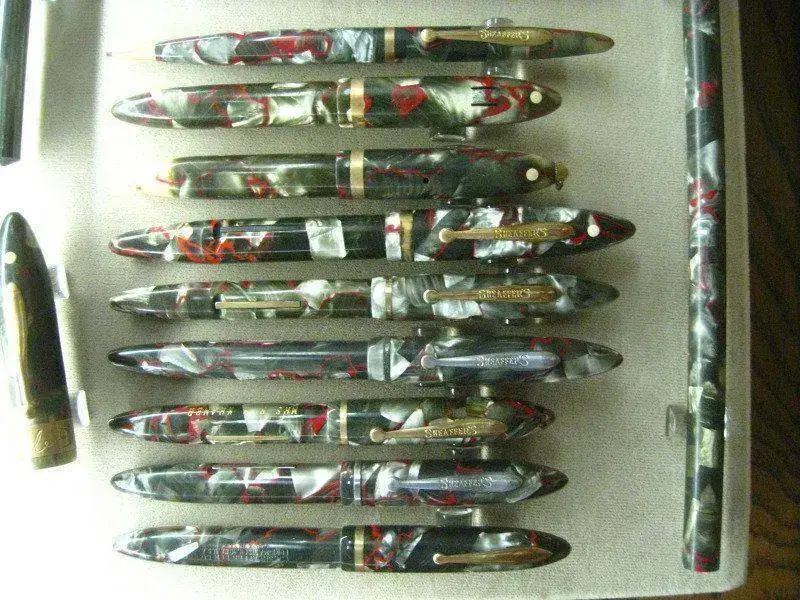 Mueseo Sheaffer - Red Veined Grey Pearl.webp