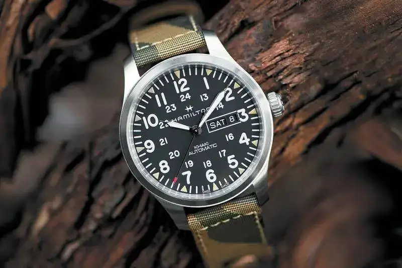 n-Khaki-Field-Day-Date-42mm-Camouflage-Automatic-2.webp