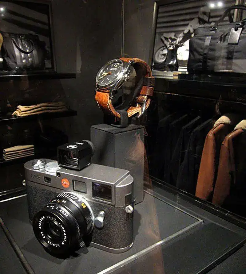 na-Militare-in-New-York-Polo-Store-by-Ralph-Lauren.webp