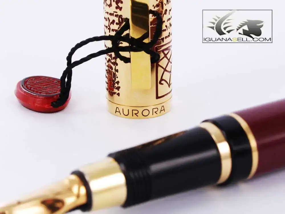 nardo-da-Vinci-Fountain-Pen-Gold-and-Lacquer-938-3.webp