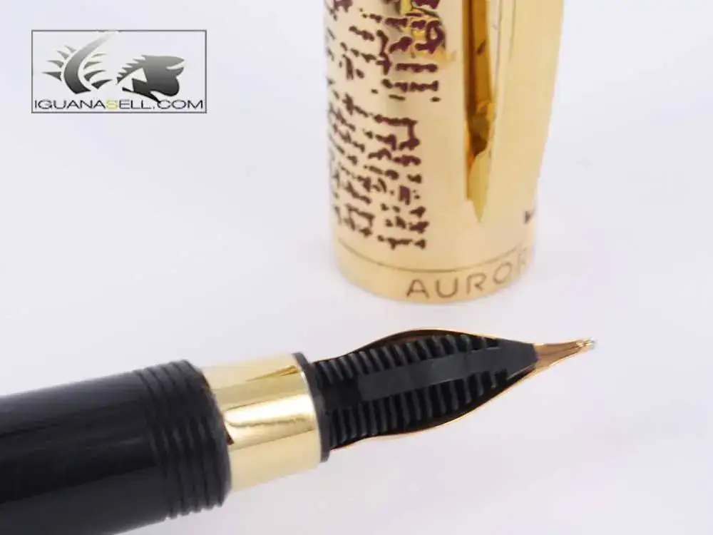 nardo-da-Vinci-Fountain-Pen-Gold-and-Lacquer-938-8.webp