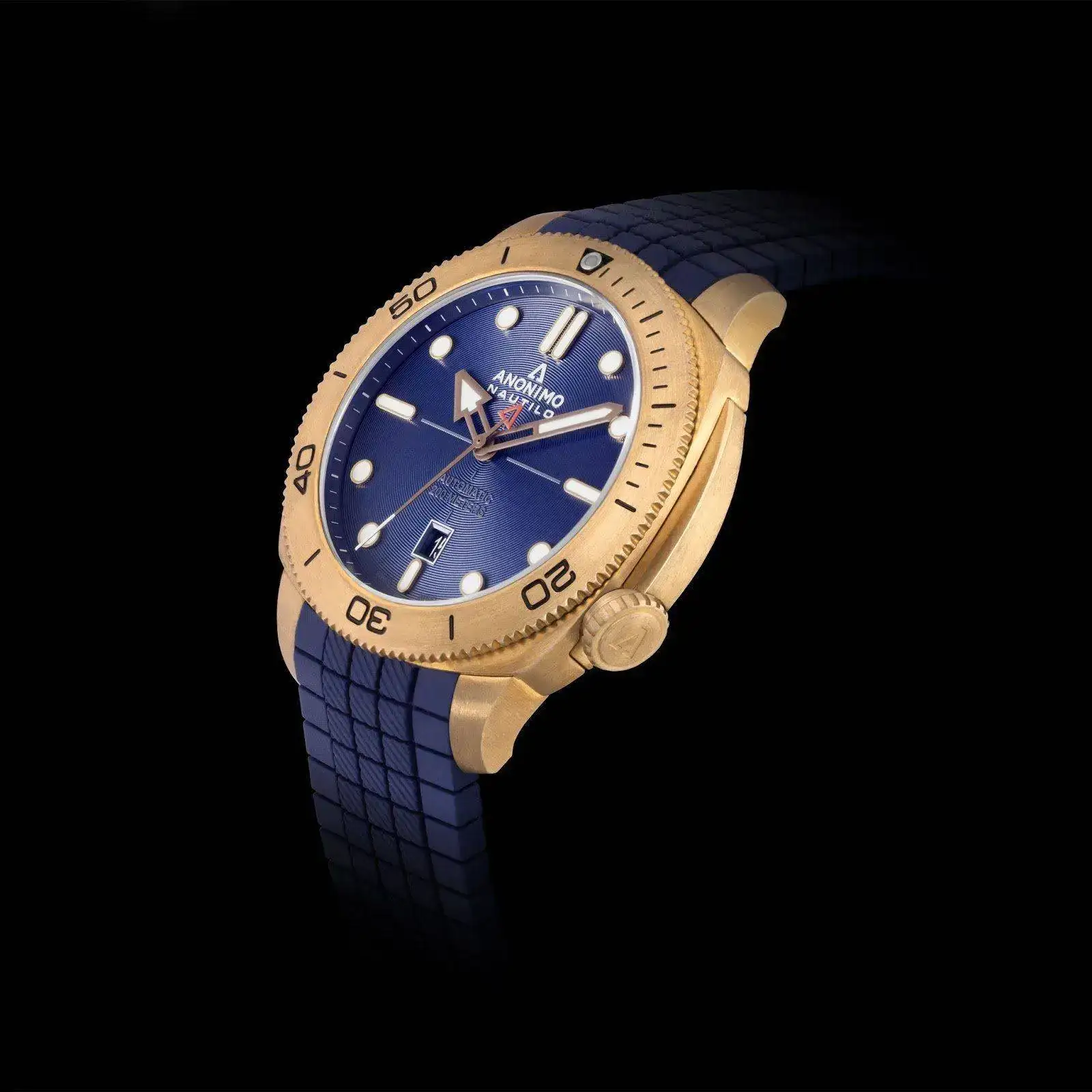 nautilo_bleu_fond_noir_carre.webp