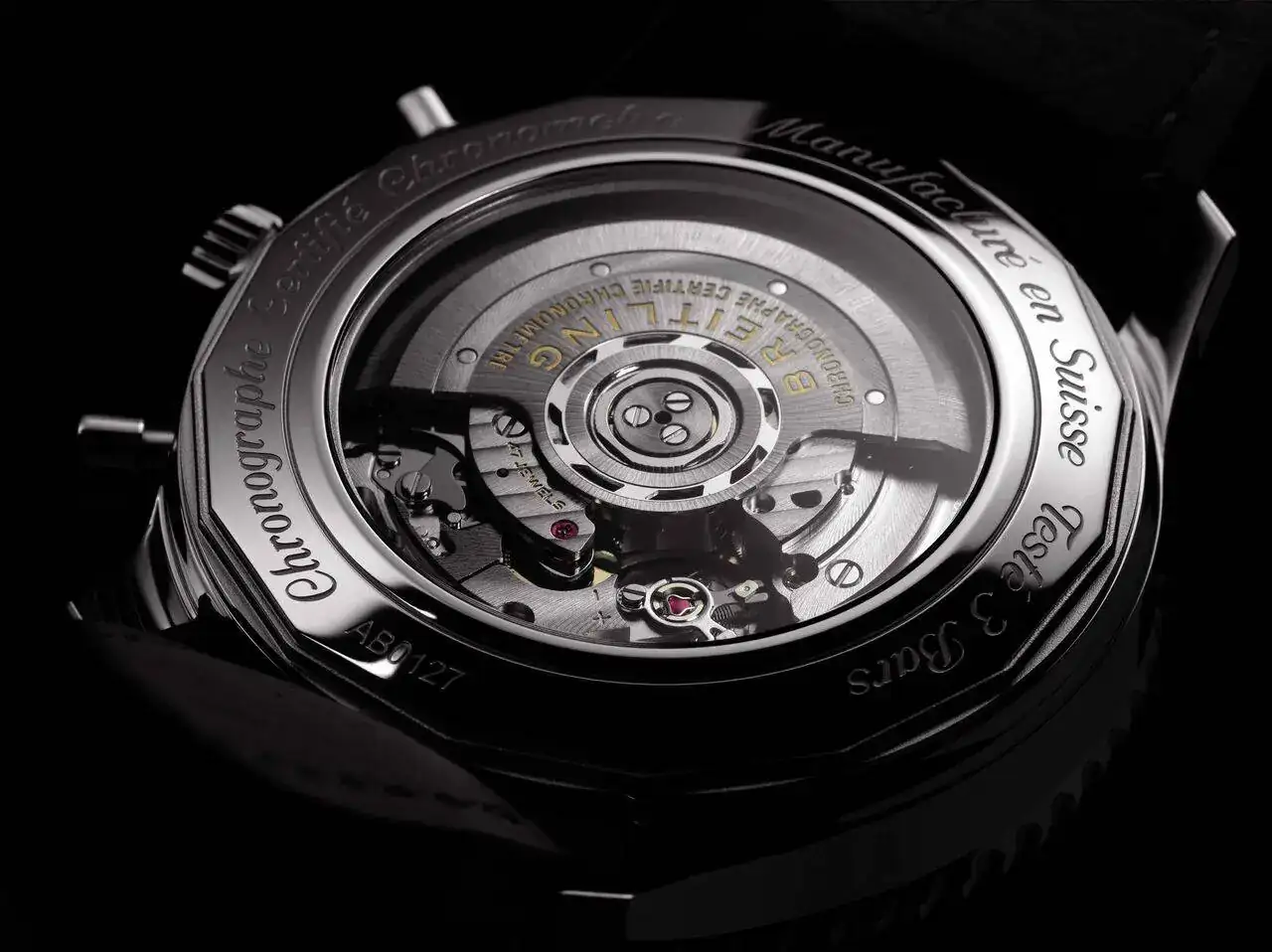 Navitimer_46mm_back.webp