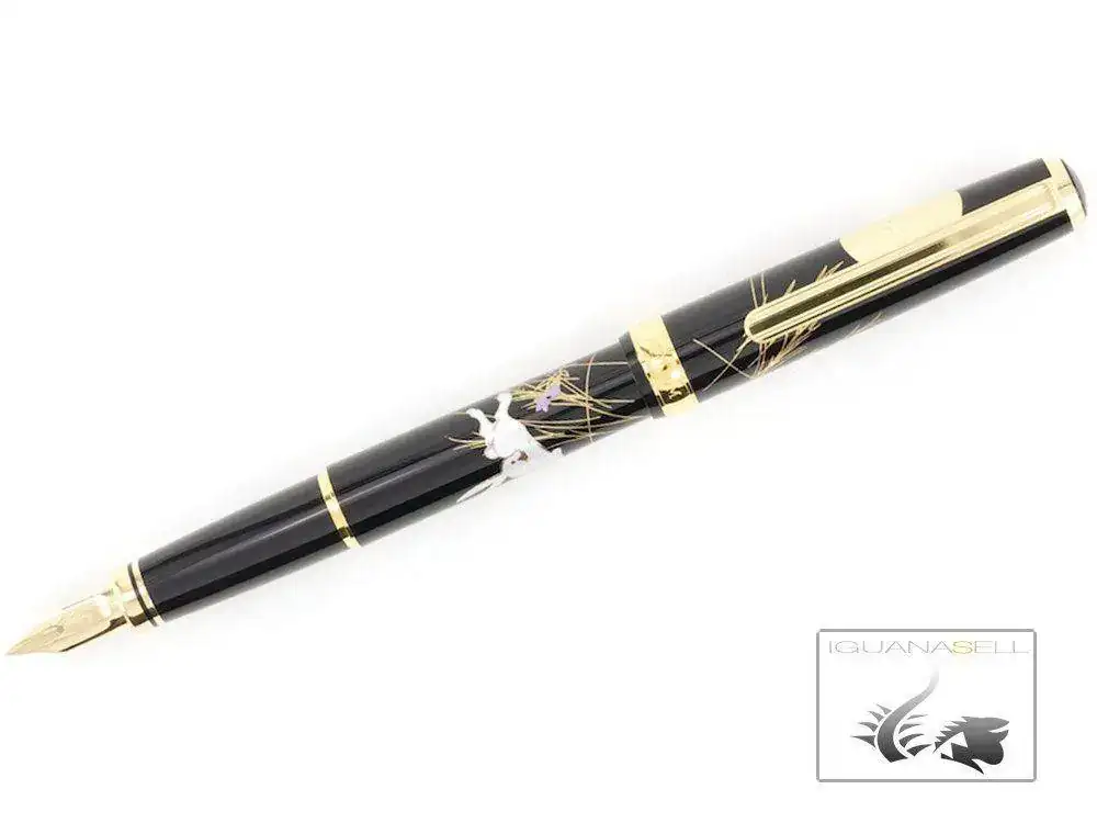nazawa-Maki-e-The-Moon-and-a-Rabbit-Fountain-Pen-1.webp