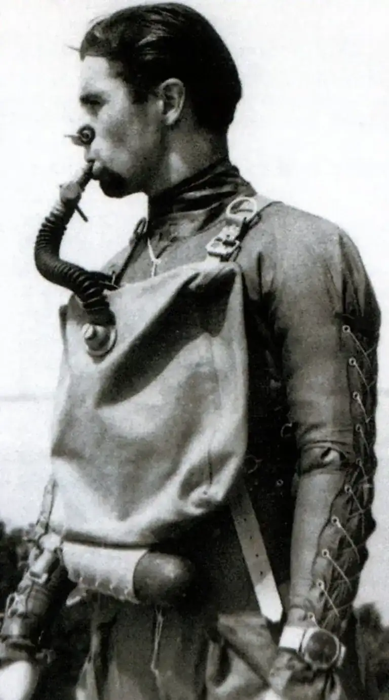 NAZI-kampfschwimmer-Frogman-Panerai-768x1383.webp