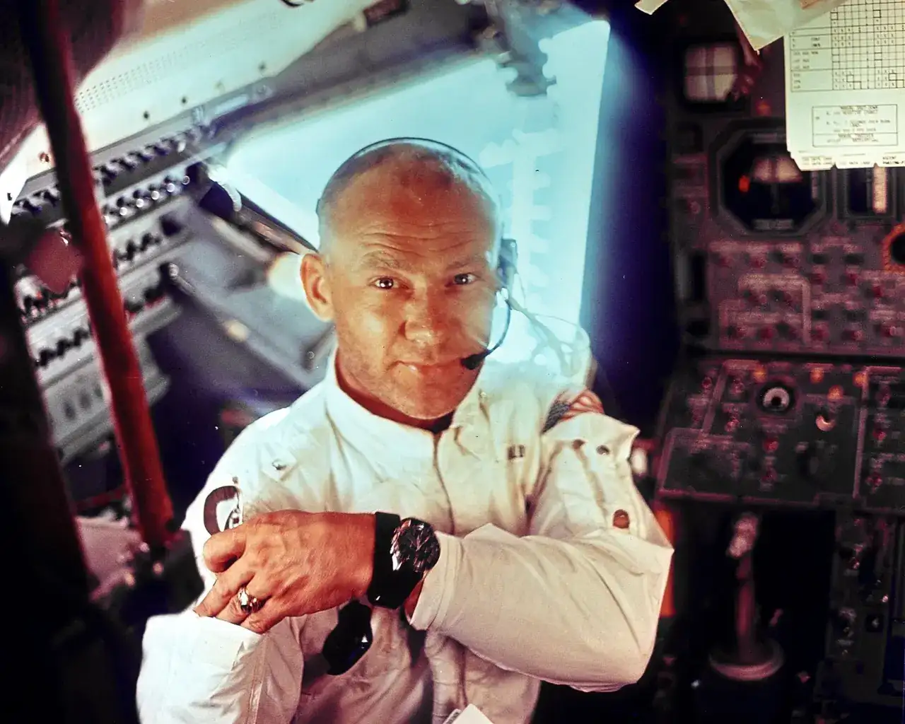 neil-armstrong-moonwatch-wikimedia-commons.webp