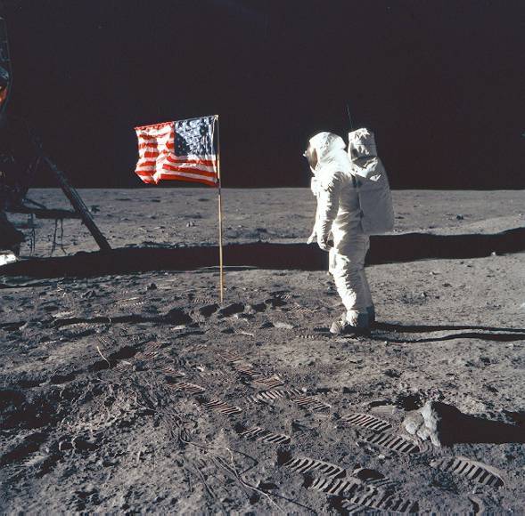 Neil-Armstrong-on-the-moon.jpg