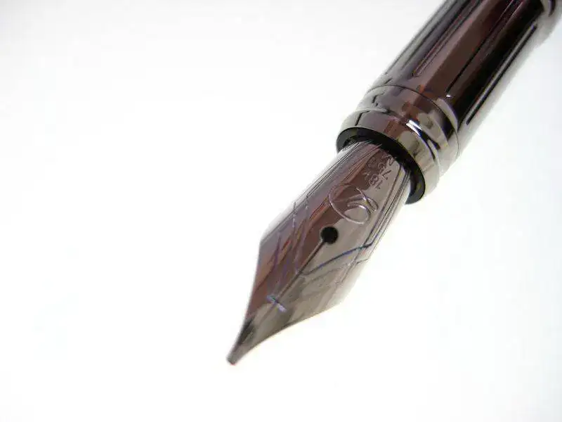 nese-Lacquer-&-Platinum-Fountain-pen-41343-41343-6.webp