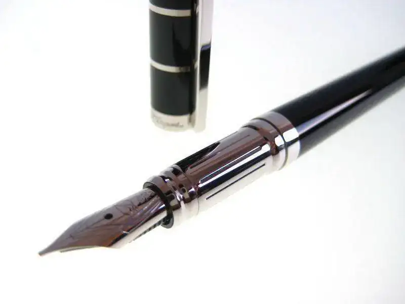 nese-Lacquer-&-Platinum-Fountain-pen-41343-41343-9.webp