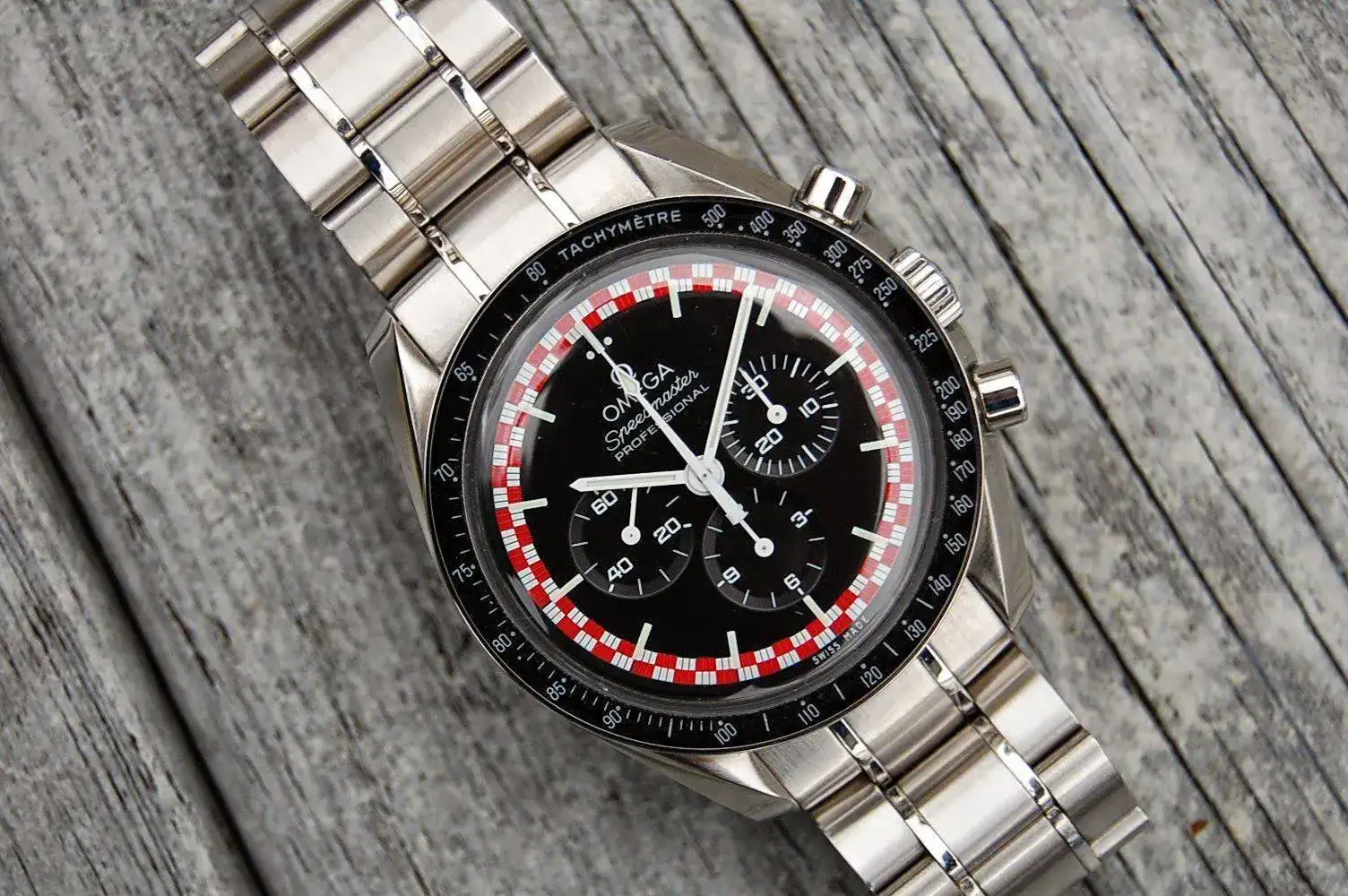 -new-racing-watch---Omega-Speedmaster-Pro-Tintin_1.webp
