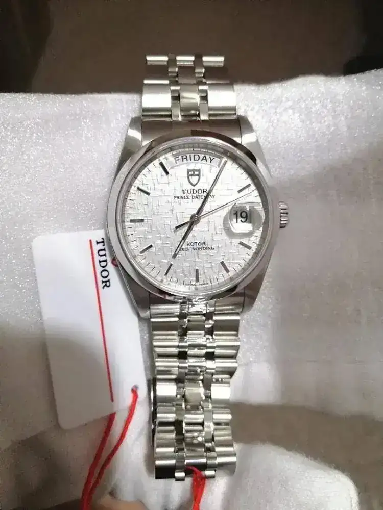 new_tudor_prince_day_date_silv_1593258490_6018b958_progressive.webp