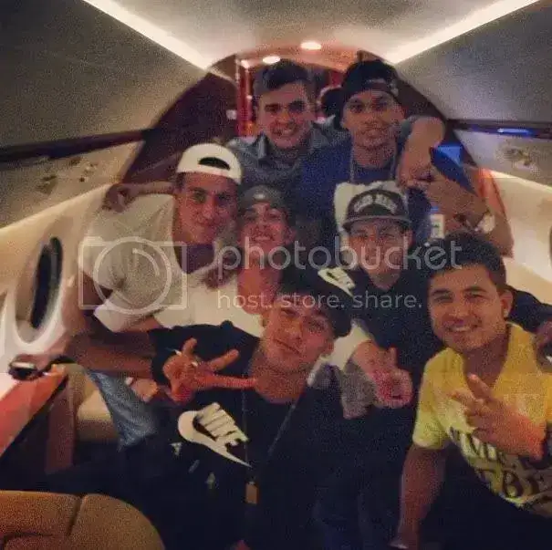 neymar-avion_zps70948f30.webp