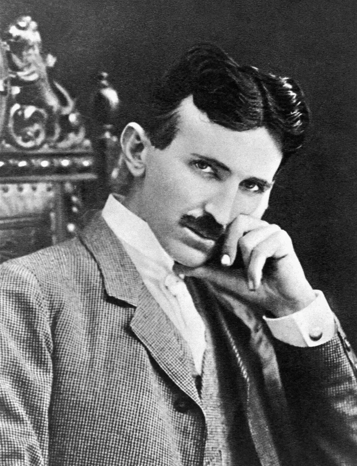 nikola-tesla_b0f93a52_1280x1671.webp