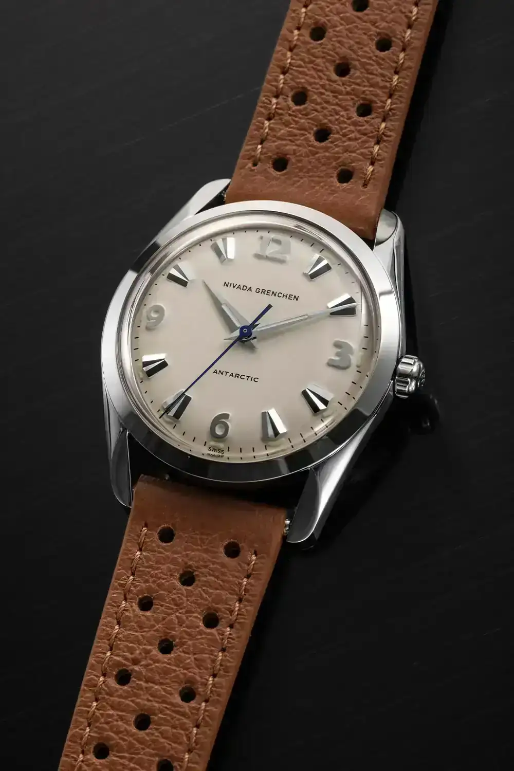 Nivada-Grenchen-Antarctic-35mm-hand-wound-3.webp