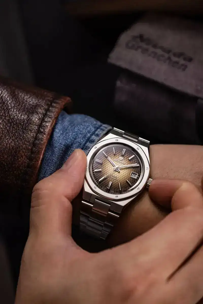 nivada-grenchen-f77-brown-smoked-dial-date-69002a77-6-scaled.jpg