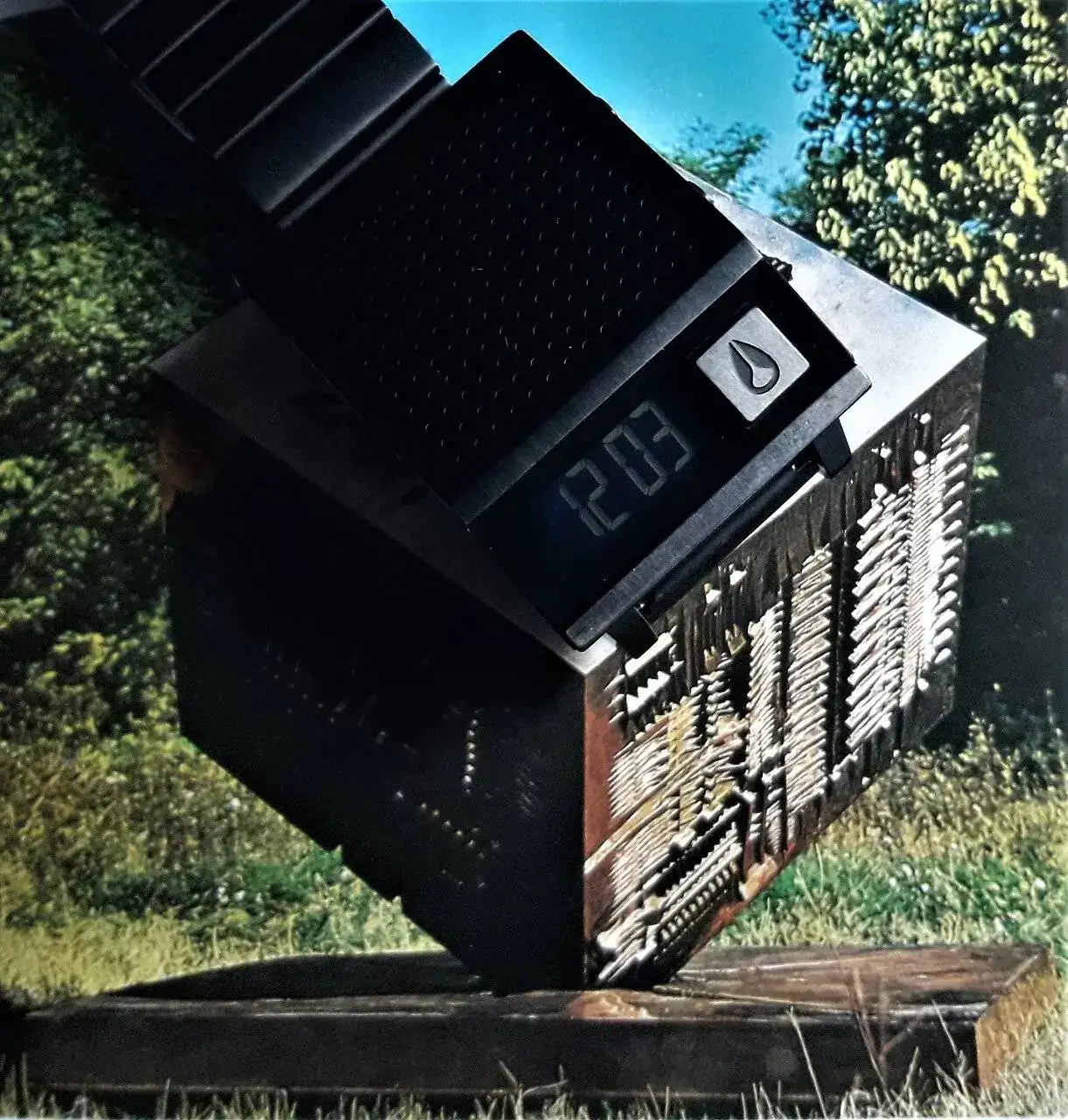 NIxon retro.webp