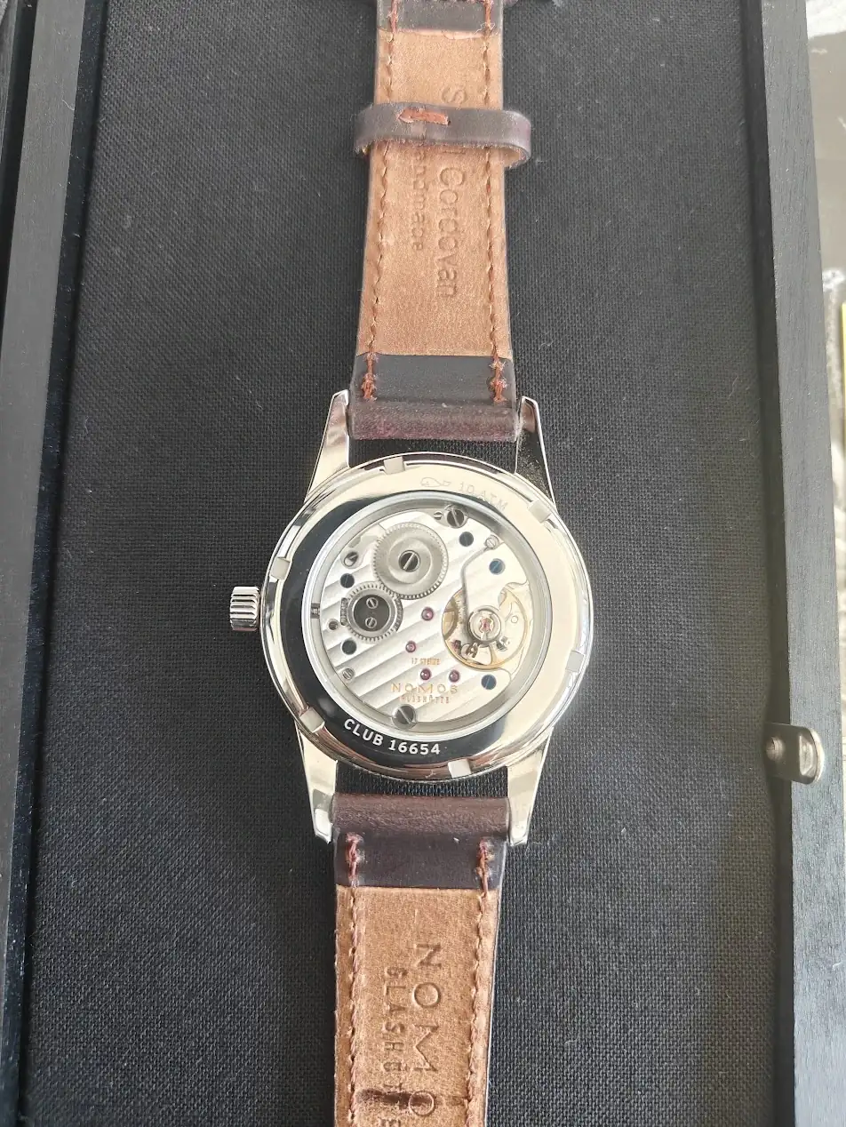 nomos back.webp