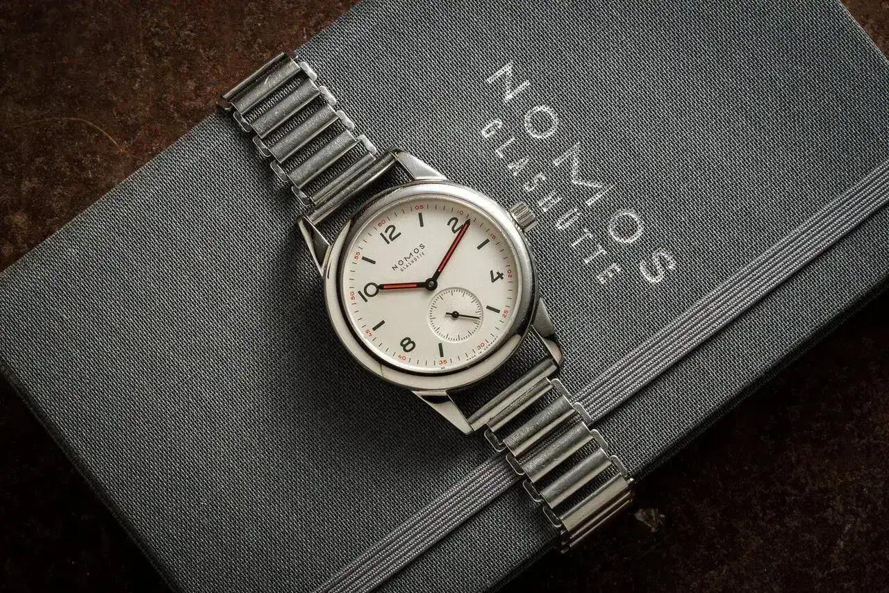nomos-club-701-on-bonklip-style-bracelet-ace-jewelers-minimatikal-1.webp