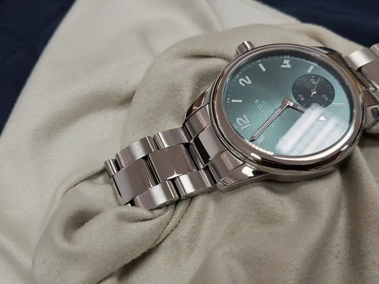NOMOS CLUB SPORT NEOMATIK 37 PETROL (16).webp