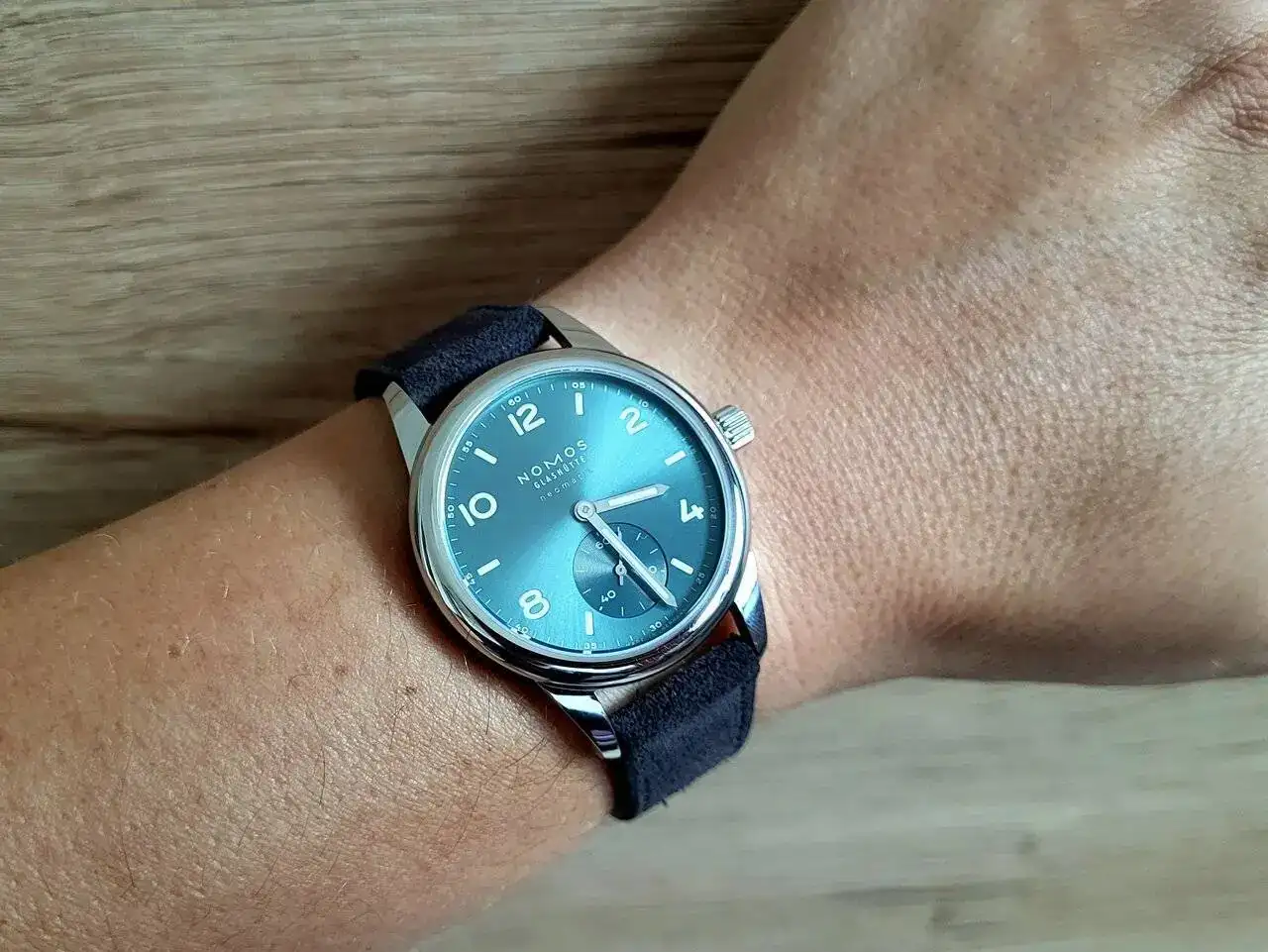 NOMOS CLUB SPORT NEOMATIK 37 PETROL (2).webp