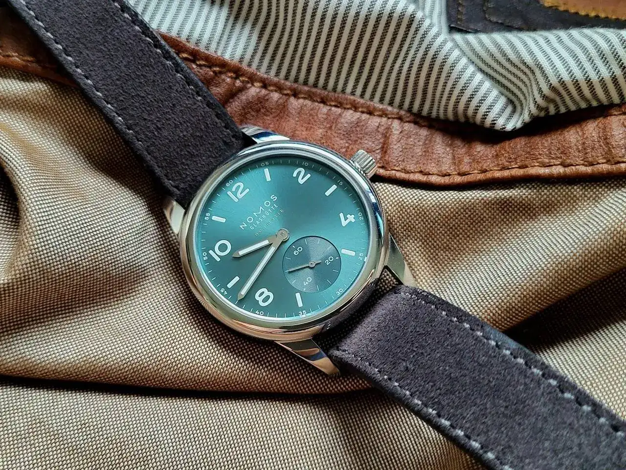 NOMOS CLUB SPORT NEOMATIK 37 PETROL (3).webp