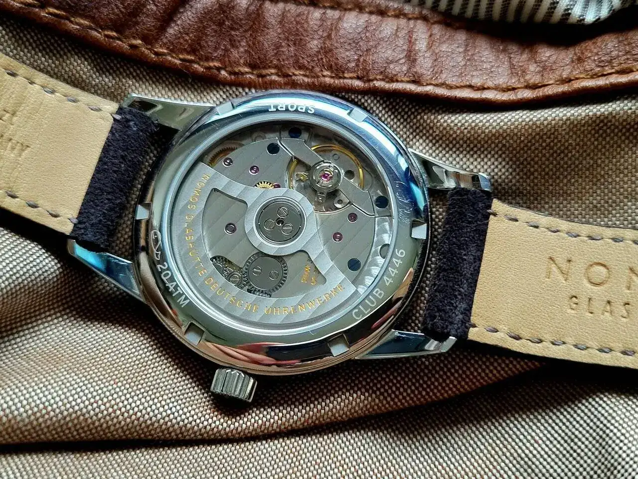 NOMOS CLUB SPORT NEOMATIK 37 PETROL (4).webp