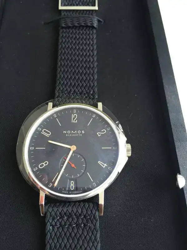 Nomos frente2.webp