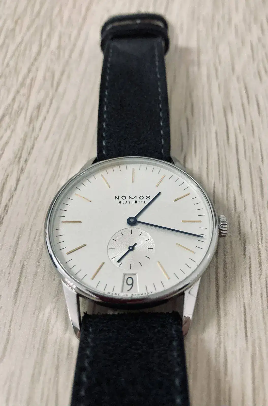 NOMOS Glashütte Orion 380 Datum Glasboden Correa_1.webp