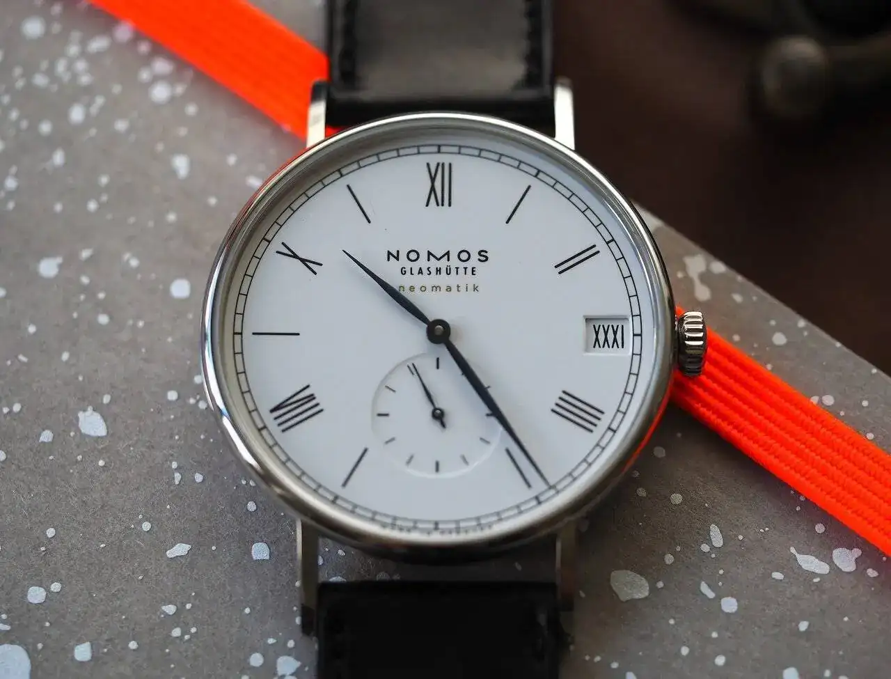 NOMOS-Glashuette-Ludwig-Neomatik-Date-Watch-34.webp