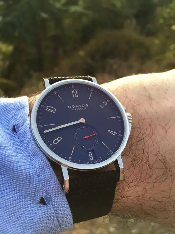 Nomos muñeca 3.webp