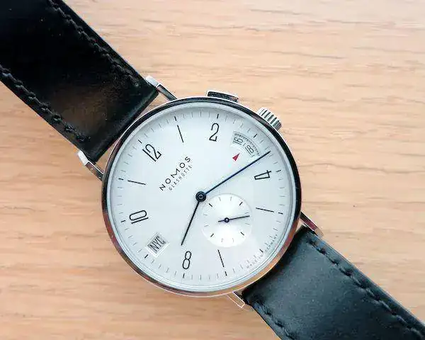 nomos-tangomat-GMT-side.webp