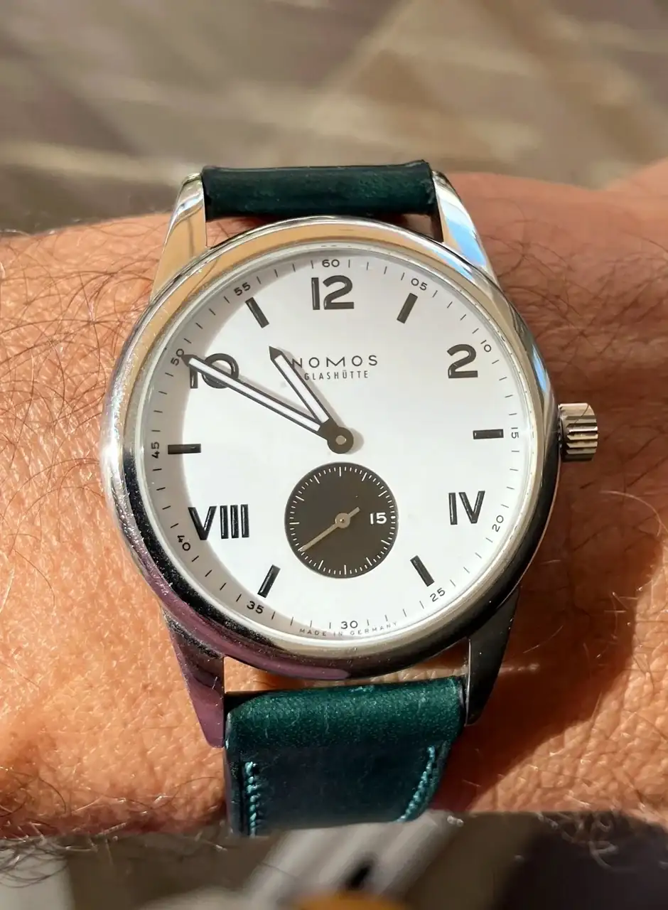 Nomos_15_RE.webp