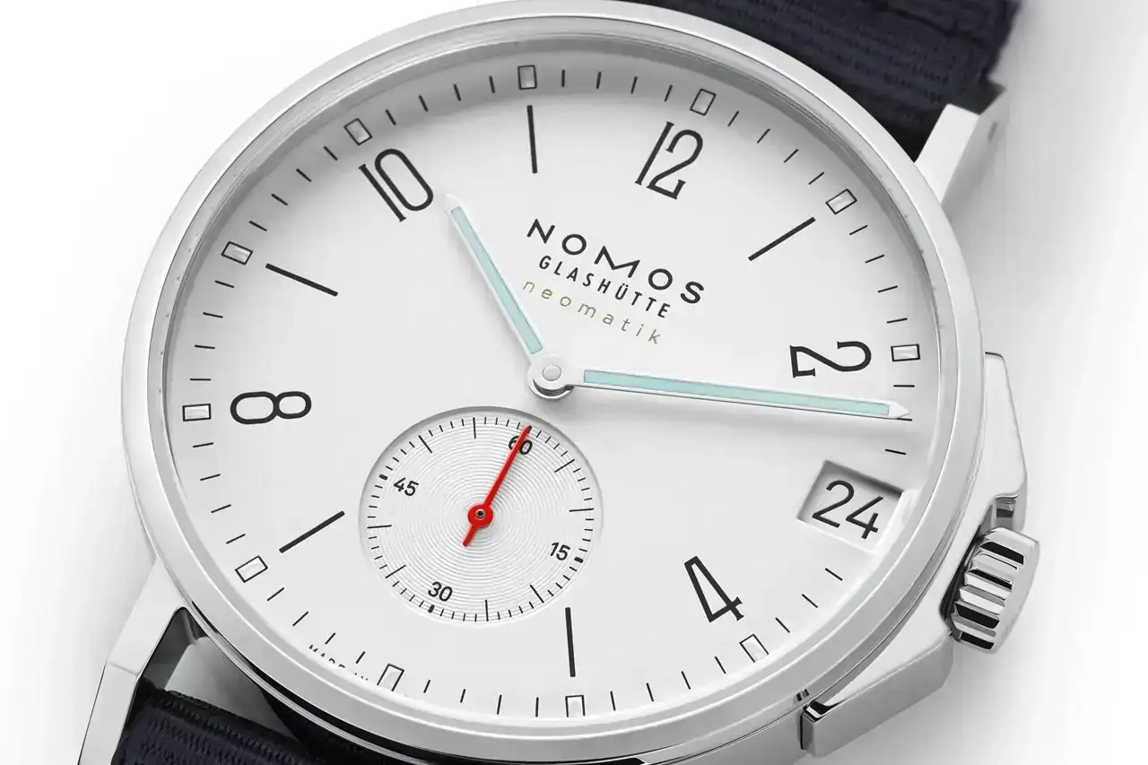 NOMOS_Ahoi_neomatik_38_date-1.webp