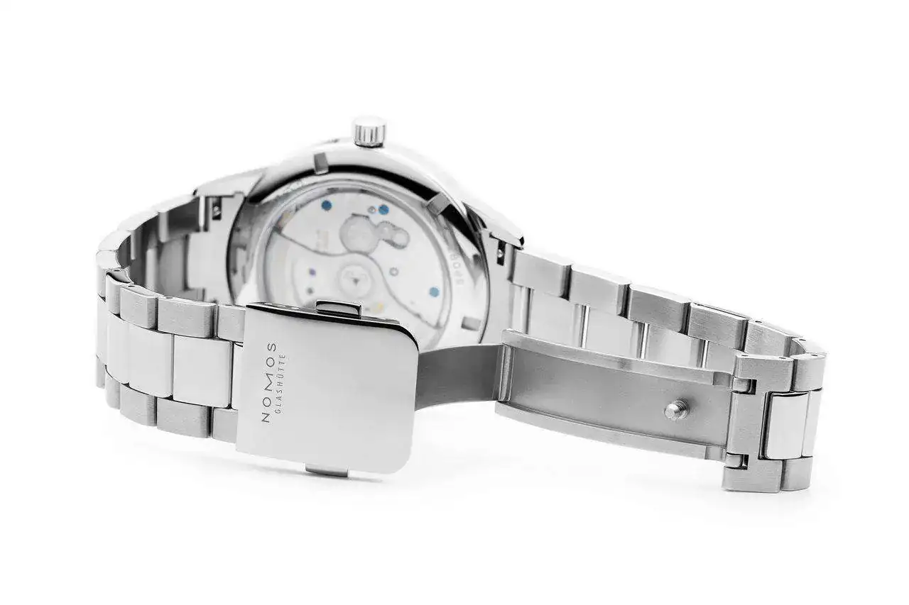 NOMOS_Club_Sport_azul-2.webp