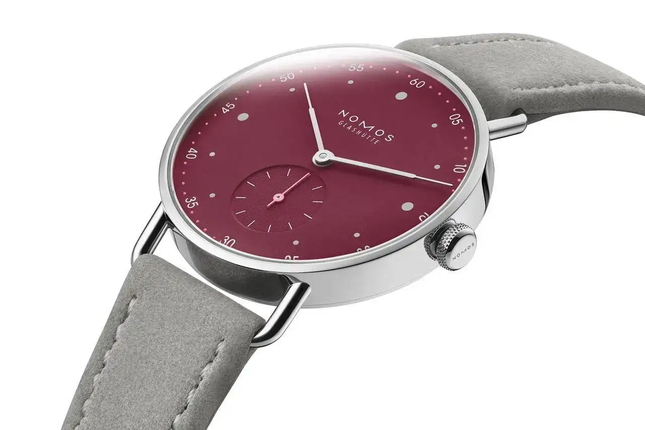 NOMOS_metro_33_muted red.jpeg