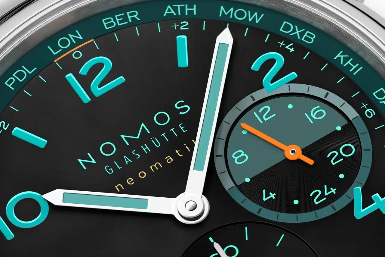 NOMOS_Worldtimer_Trace.webp
