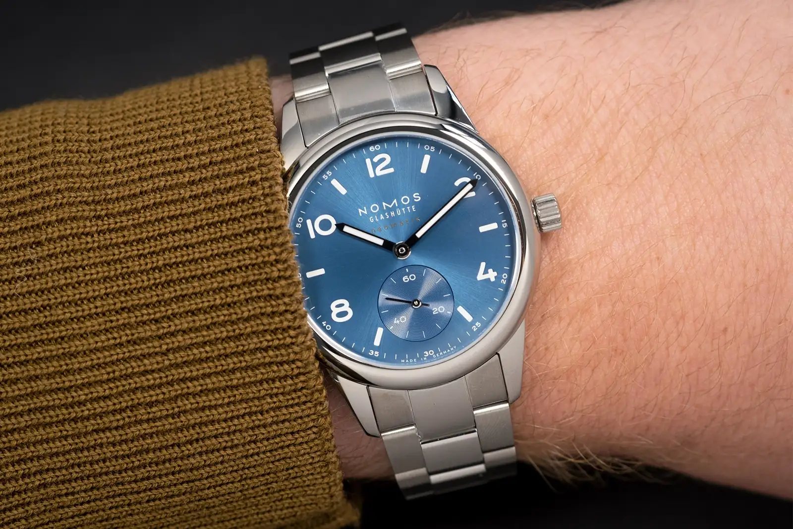 nomoswrist1.webp