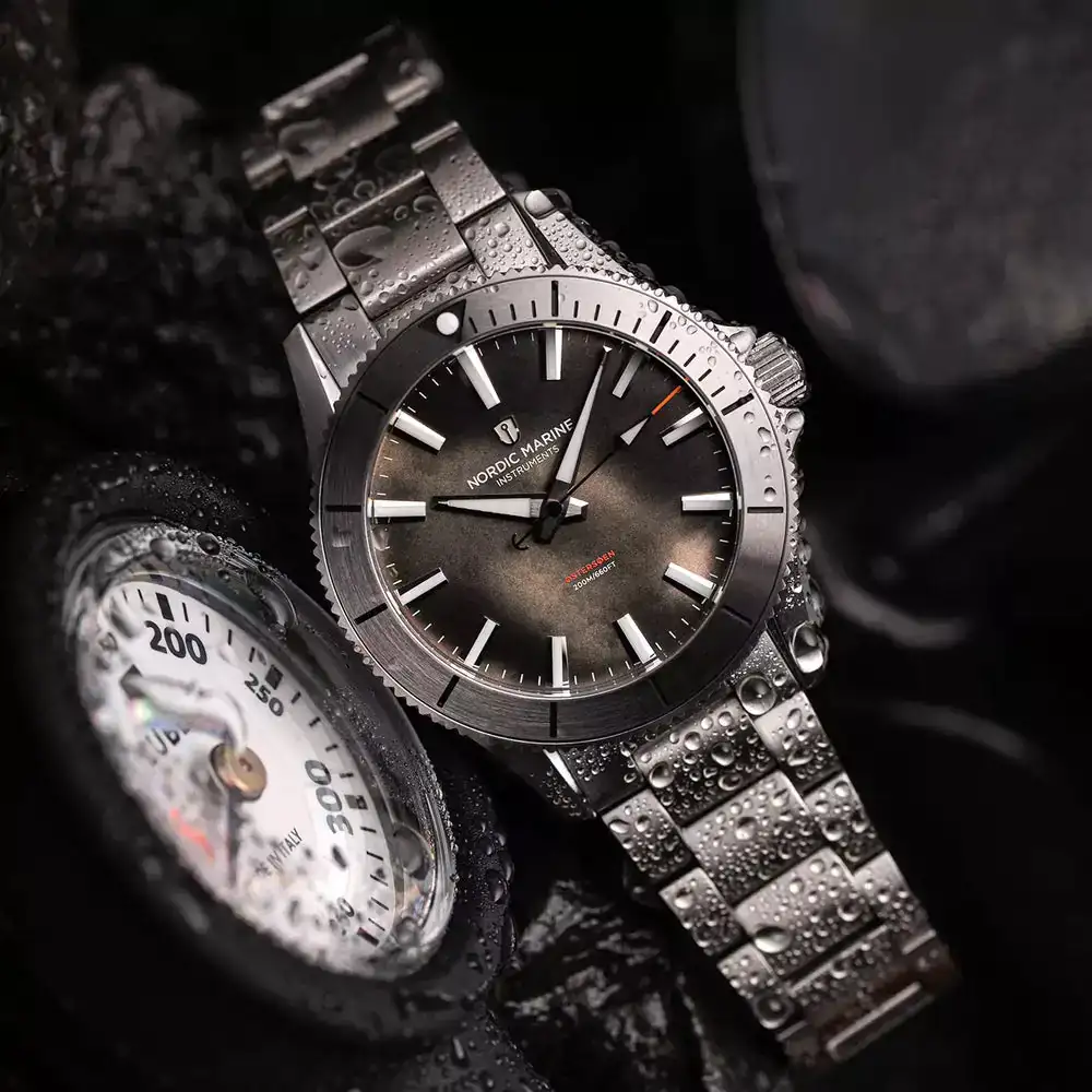 nordic-marine-instruments-osterson-mop-black-dial-dive-gear-water.webp