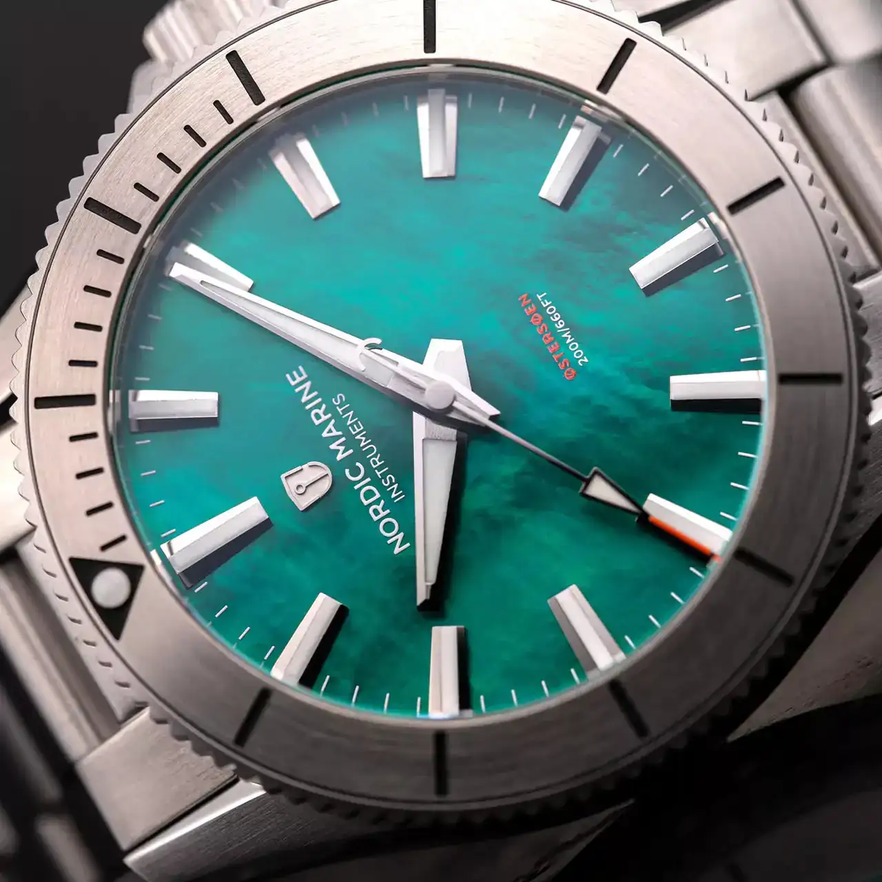 nordic-marine-instruments-osterson-mop-green-dial-close-up.webp