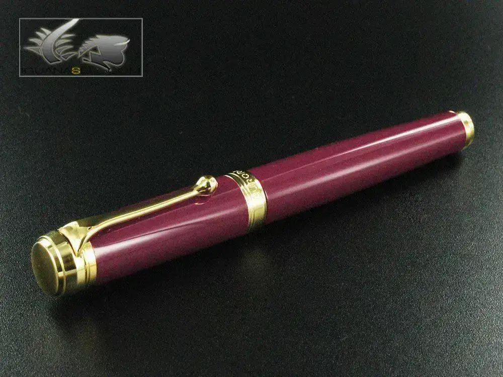 ntum-Fountain-Pen-Burgundy-Resin-&-Gold-Nib-D12X-2.webp