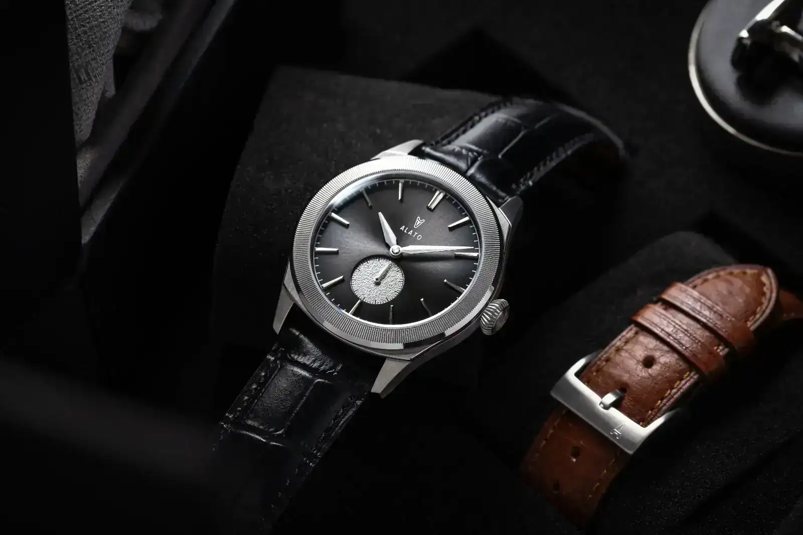 Ögonsten Grey Laying Strap 3.webp