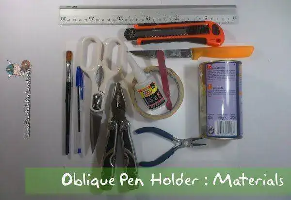 oblique-pen-holder-01.webp
